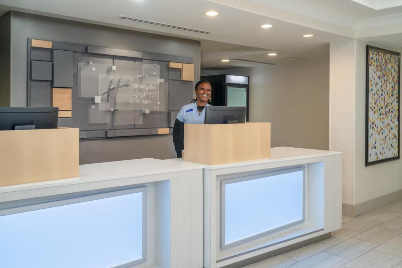 Holiday Inn Express Hotel & Suites Bluffton At Hilton Head Area By Ihg Exterior photo