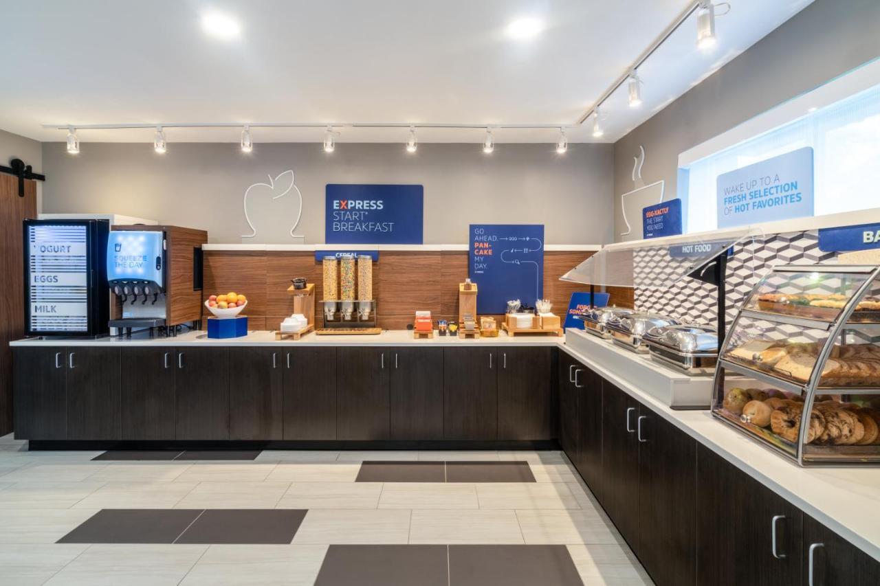Holiday Inn Express Hotel & Suites Bluffton At Hilton Head Area By Ihg Exterior photo