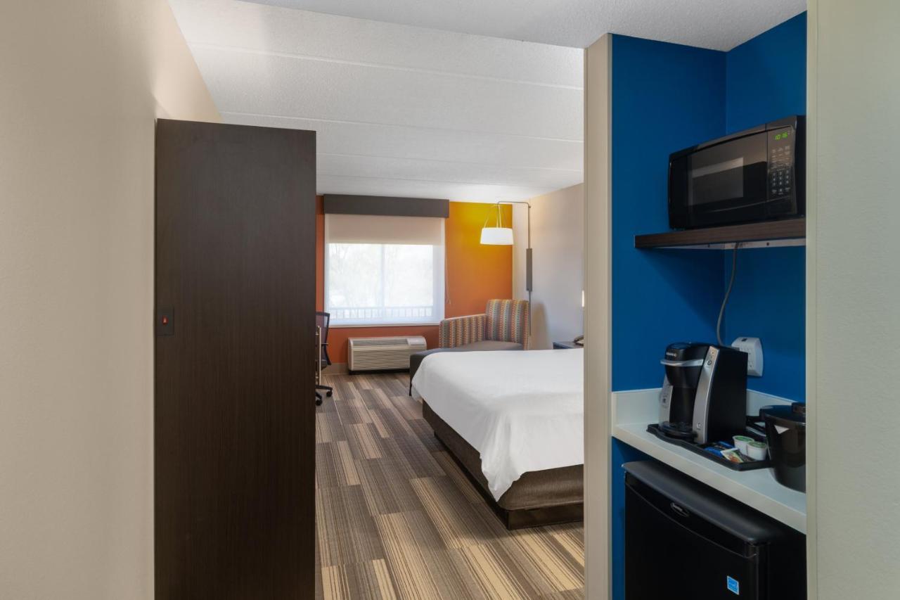Holiday Inn Express Hotel & Suites Bluffton At Hilton Head Area By Ihg Exterior photo