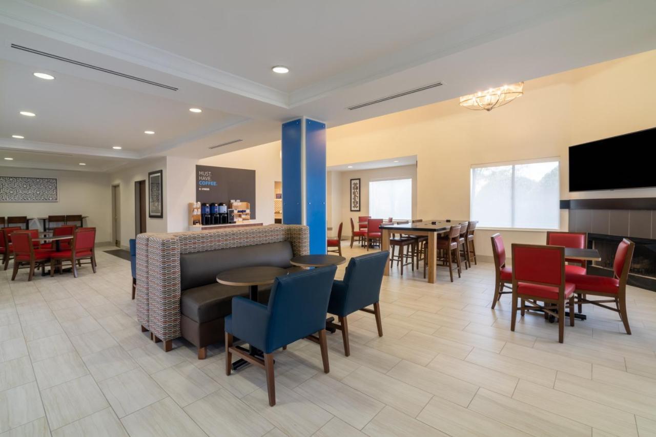 Holiday Inn Express Hotel & Suites Bluffton At Hilton Head Area By Ihg Exterior photo